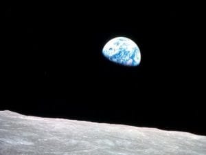 Earthrise: la foto che cambiò il mondo veniva scattata 50 anni fa, alla vigilia di Natale